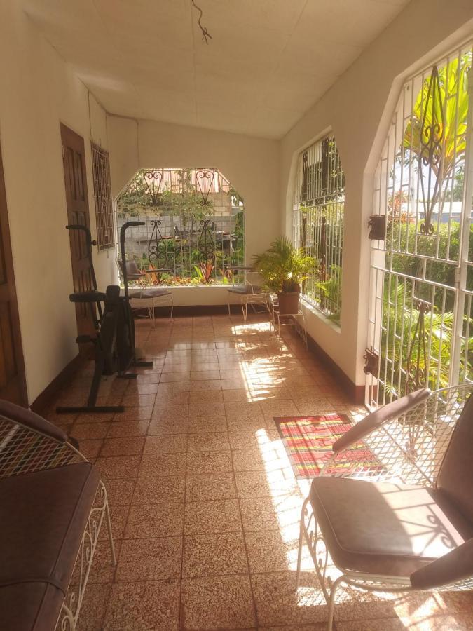15 Min From The Airport In Kingston Jamaica Exterior foto